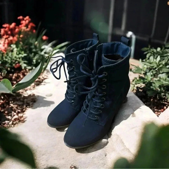 073 JustFab | EUC Navy Blue Lace Up Ankle Boots Block Heel (size 6,5) - Picture 3 of 13